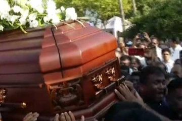 රාජ්‍ය ඇමති සනත්ගේ නිසල දේහය මීට සුළු වෙලාවකට පෙර නිවසට රැගෙන එයි - (VIDEO)