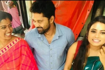 பாரதி கண்ணம்மா சீரியல் கதாநாயகனின் காதலி இந்த நடிகையா? காரில் எடுத்துக்கொண்ட புகைப்படம்