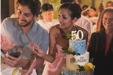 52 வயதில் 50வது பிறந்தநாள் கொண்டாடிய நடிகை.. கலாய்த்து தள்ளும் நெட்டிசன்கள்