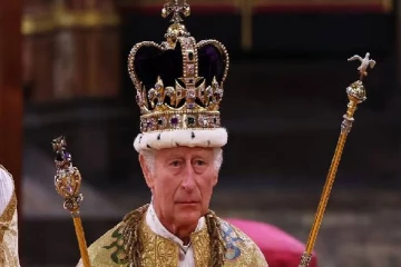 பிரித்தானிய மன்னரான மூன்றாம் சார்லஸின் அதிகாரப்பூர்வ உருவப்படம் வெளியானது!