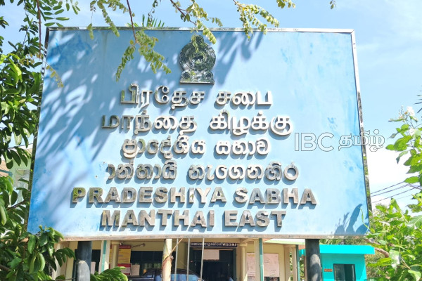 மாந்தை கிழக்கு பிரதேச சபையின் இரண்டாவது அமர்வில் அமளி துமளி | Council Debate Over Land Leases In Mullaitivu