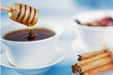 தேனுடன் இந்த ஒரே ஒரு பொருளை கலந்து சாப்பிட்டால் என்ன நடக்கும் தெரியுமா? இதய நோயும் அலண்டு ஓடும்