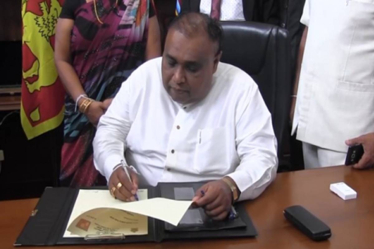 தென் மாகாண முன்னாள் முதலமைச்சர் அதிரடி கைது | Former Southern Province Chief Minister Arrested
