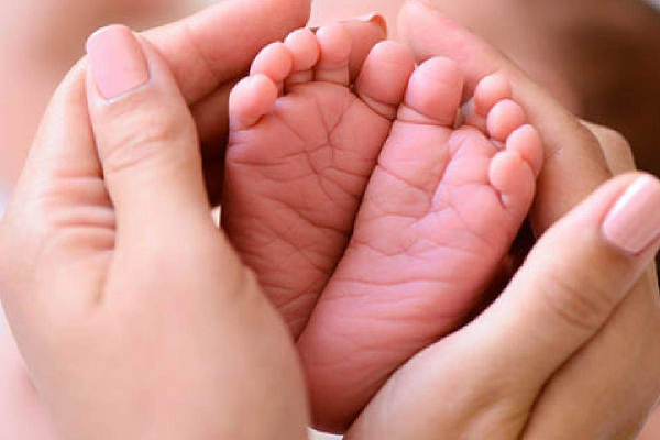 சிவனொளிபாதமலைக்கு செல்லும் போது குழந்தை பிரசவித்த பெண் | A Child Born In Sivanolipadamalai