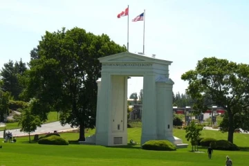 சட்ட விரோதமாக கனடா எல்லைக்குள் நுழைந்த நபர்... அவரை சோதித்த பொலிசாருக்கு காத்திருந்த அதிர்ச்சி