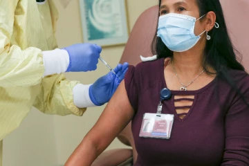 இலங்கையில் இரு தடுப்பூசியை பெற்றவர்களுக்கு 3ஆவது தடுப்பூசி!