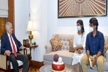 உயிரிழந்த எம் பி இன் மனைவி பிள்ளைகளை சந்தித்தார்  ஜனாதிபதி ரணில்!