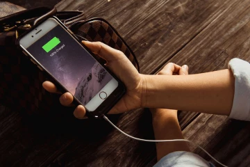 Smartphone பேட்டரி நீண்ட நேரம் நீடிக்கனுமா? இப்படி செய்தால் போதும்