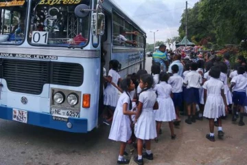 பாடசாலை பேருந்தை தவறவிட்ட  சகோதரிகளுக்கு நேர்ந்த கதி!