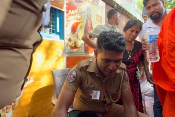 பொலிஸார் மீது தாக்குதல் ; நீதிமன்ற வளாகத்தில் அதிகரிக்கும் பதற்றம்