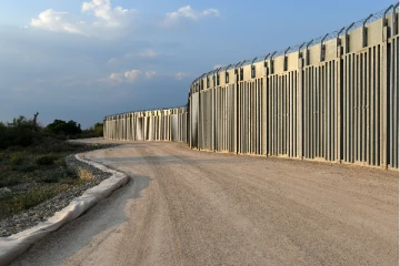 ஆப்கான் அகதிகளைத் தடுக்க 40 கிலோமீட்டர் நீளமுள்ள சுவரை எழுப்பிய பிரபல நாடு!