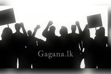 5 ශ්‍රේණිය ශිෂ්‍යත්ව විභාගය යළි පවත්වන්නැයි ඉල්ලා දෙමාපියන් ඉසුරුපාය වටළයි..(VIDEO)