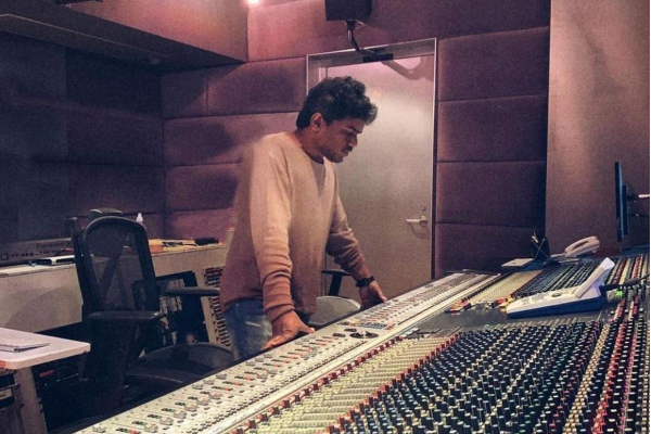 ’வலிமை’ படத்தில் அம்மா சென்டிமெண்ட் பாடல்: அப்டேட் கொடுத்த யுவன் | Valimai Valimaiupdate Yuvanshankarraja