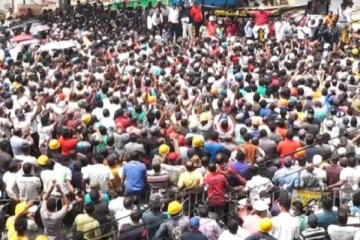 කොළඹ උණුසුම් කළ දැවැන්ත විරෝධතාව - පොලීසියත් සීරුවෙන්..(VIDEO)