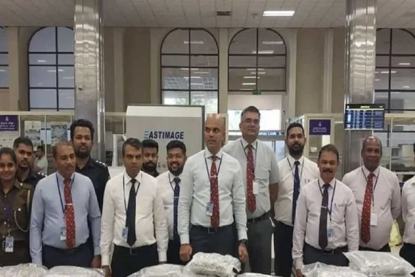 கட்டுநாயக்க விமான நிலையத்தில் பரபரப்பை ஏற்படுத்திய இந்திய பெண்கள் - வரலாற்றில் முதன்முறை | Katunayake Airport Seizes Largest Drug In History