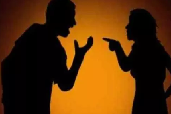 தோழியுடன் ஓரினச் சேர்க்கை ; தட்டிக்கேட்ட கணவனுக்கு கொடூர சம்பவம் செய்த மனைவி | Wife Attacks Husband