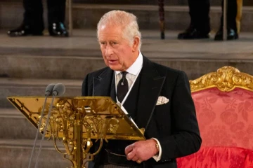 பிரித்தானிய நாடாளுமன்றத்தில் மன்னர் மூன்றாம் சார்லஸ் கன்னி உரை