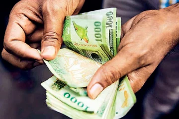 අස්වැසුමට අමතරව රජයෙන් විශේෂ දීමනාවක් - රු .7,500ක් ලබාදීමට තීරණයක්