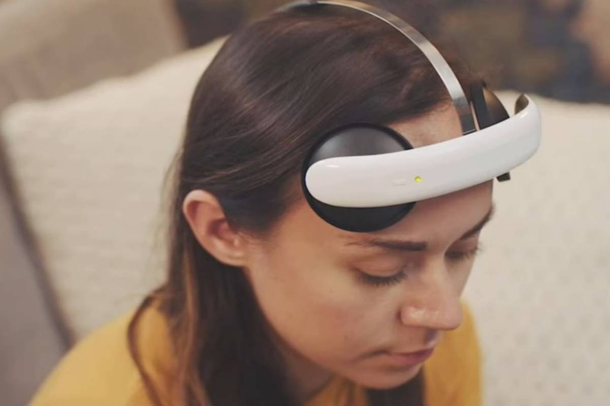 மனச்சோர்வை குறைக்க புதிய ‘Brain Stimulation Headset’ ; அமெரிக்காவில் புதிய சாதனம் அறிமுகம் | Can Wearing It On Head Reduce Symptoms Depression