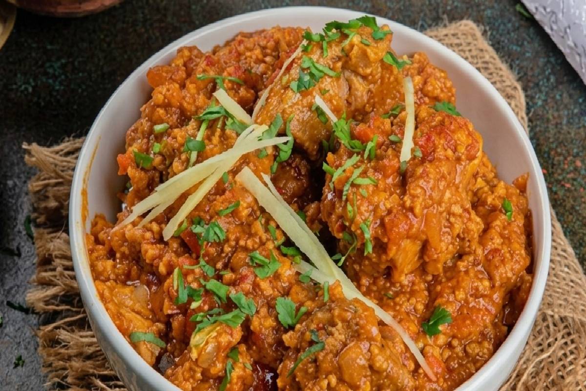 மதுரை பாணியில் காரசாரமான சிக்கன் கொத்துக்கறி... பண்ணலாமா? | Madurai Style Chicken Kothu Kari Recipe In Tamil