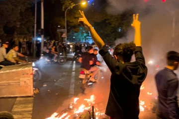 ஈரானில் தொடரும் போராட்டங்கள் - படையினரால் மூவர் கொடுமாக சுட்டுக் கொலை