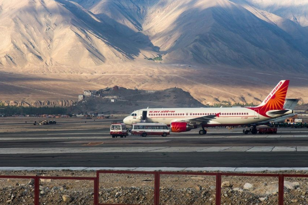 இந்தியாவின் மிகவும் அழகான 5 விமான நிலையங்கள்.., எது எது தெரியுமா? | Which Is The 5 Most Beautiful Airports In India