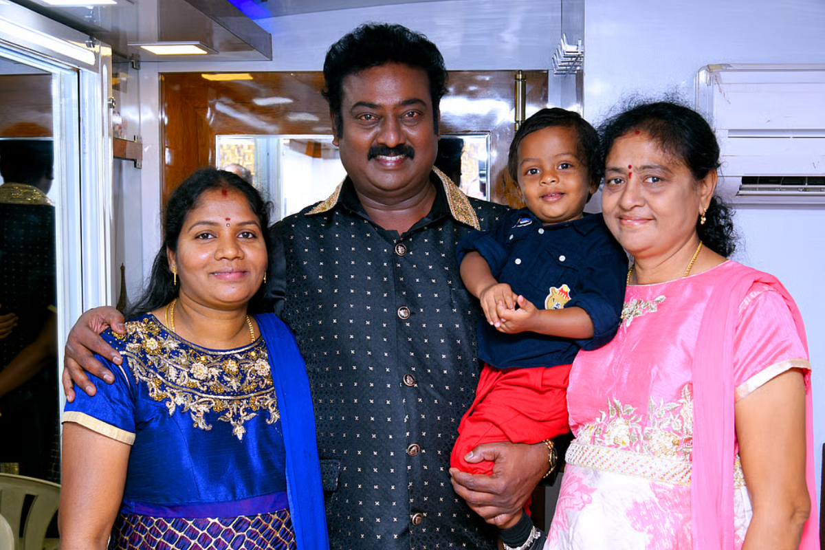 எனது உயிருக்கு இவரால் ஆபத்து! நடிகர் சரவணன் மீது முதல் மனைவி புகார்.. நடந்தது என்ன? | First Wife Files Complaint Against Actor Saravanan எனது உயிருக்கு இவரால் ஆபத்து! நடிகர் சரவணன் மீது முதல் மனைவி புகார்.. நடந்தது என்ன? | First Wife Files Complaint Against Actor Saravanan