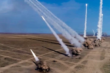 ரஷ்யாவின் தொடர் தாக்குதலில் இருளில் மூழ்கிய கிவ்