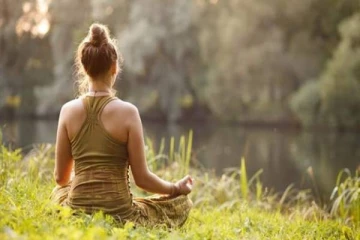 எளிமையான முறையில் தியானம் செய்து மனதை கட்டுப்படுத்துவது எப்படி?