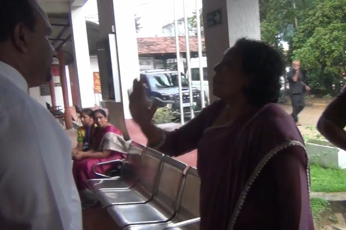 பிரதேச சபை செயலாளரின் அடாவடித்தனம் - சினிமா பாணியில் அதிரடி காட்டிய அதிகாரிகள் | Gampola Divisional Secretary Locked 3 Rooms