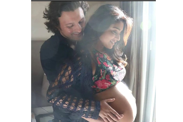 தனது கர்ப்பகால புகைப்படத்தை முதன் முறையாக வெளியிட்ட நடிகை ஸ்ரேயா.. இதோ பாருங்க | Shreya Pregnency Photo