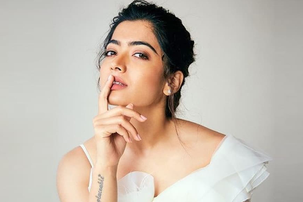 பாலிவுட் பக்கம் படவாய்ப்புகளை அள்ளும் நடிகை ராஷ்மிகா மந்தனா.. காரணம் இந்த படம் தானா | Rashmika Mandanna Next Bollywood Movie