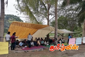 புல்மோட்டை கணிய மணல் தொழிற்சாலையில் சம்பளம் கோரி ஊழியர்கள் தொடர் போராட்டம்