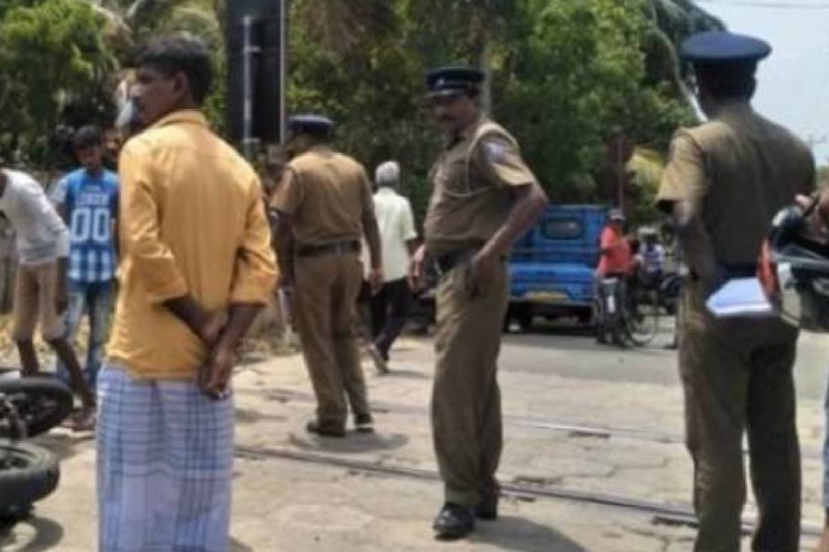 கண்டி - குருணாகல் வீதியில் கோர விபத்து ; இளைஞன் உயிரிழப்பு | Fatal Accident Kandy Kurunegala Road Youth Dies கண்டி - குருணாகல் வீதியில் கோர விபத்து ; இளைஞன் உயிரிழப்பு | Fatal Accident Kandy Kurunegala Road Youth Dies