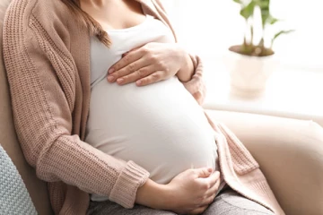 வாட்டிய வறுமை; மனைவிக்கு பிரசவம் பார்க்க மகனை விற்ற கணவர்!