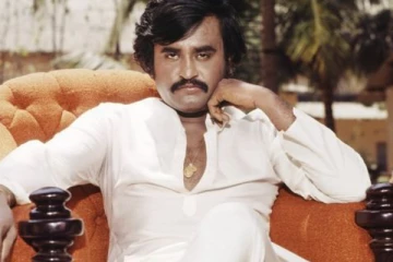 நண்பர்களுடன் சூப்பர்ஸ்டார் ரஜினிகாந்த்.. அப்பவே எவ்வளவு ஸ்டைலா போஸ் கொடுத்துள்ளார் பாருங்க