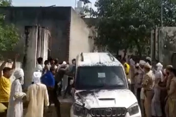 பாஜக எம்எல்ஏவின் கார் அடித்து நொறுக்கப்பட்டதால் பதற்றம்