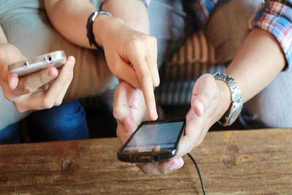 இலங்கையில் மாயமான ஆயிரக்கணக்கான கையடக்கத் தொலைபேசிகள் ; பொதுமக்களுக்கு கடும் எச்சரிக்கை | Thousands Of Mobile Phones Missing In Sri Lanka