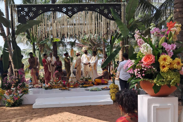 இயக்கச்சி றீச்சாவில் கோலாகலமாக இடம்பெற்ற திருமணம்; மகிழ்ச்சியில் புலம்பெயர் மணமக்கள்! | Wedding Took Place Grandly In Iyakkachchi Reecha