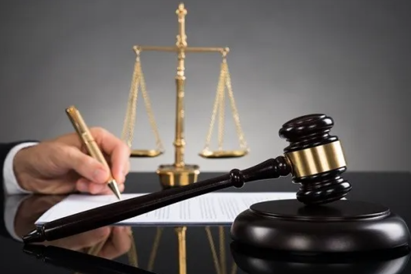சட்டத்தரணியை தாக்கிய பொலிஸ் அதிகாரி விளக்கமறிளலில் | Police Officer Assaulted Lawyer Remanded Custody