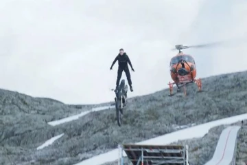 என்ன ஸ்டண்ட் இது? ஒத்த வீடியோ மூலம் ரசிகர்களை அலறவிட்ட டாம் க்ரூஸ்