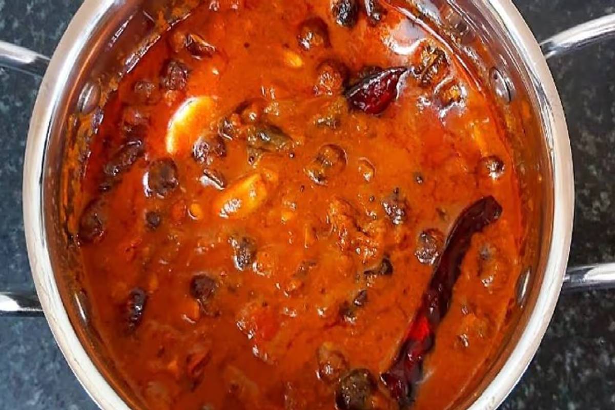 manathakkali kuzhambu : வயிற்றுப்புண்ணுக்கு அருமருந்தகும் மணத்தக்காளி வத்தல் குழம்பு! | Manathakkali Kuzhambu Recipe And Health Benefits manathakkali kuzhambu : வயிற்றுப்புண்ணுக்கு அருமருந்தகும் மணத்தக்காளி வத்தல் குழம்பு! | Manathakkali Kuzhambu Recipe And Health Benefits