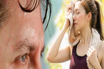 ஆடையே நனையும் அளவுக்கு வியர்க்குதா? இந்த 4 வழிகள் தீர்வு கொடுக்கும்...