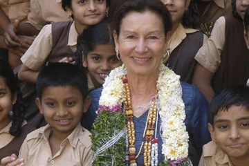 இந்தியாவில் தன்னை பிணைக்கைதியாக பிடித்துவைத்துள்ளதாக பிரெஞ்சு நடிகை பரபரப்பு புகார்