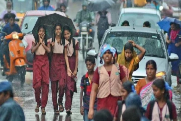 கனமழை எதிரொலி; பள்ளி, கல்லுாரிகளுக்கு விடுமுறை