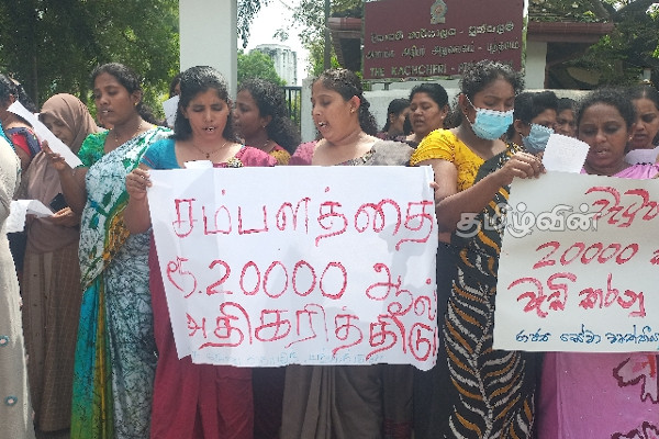 அரசாங்கத்திற்கு எதிராக அரச ஊழியர்கள் போராட்டம்(Video) | Government Employee Protest Today Vavuniya