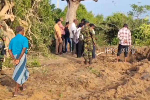 முல்லைத்தீவில் விடுதலைப்புலிகளின் ஆயுதங்களை தேடி அகழ்வு நடவடிக்கை | Excavation In Mullaitivu To Find Ltte Weapons முல்லைத்தீவில் விடுதலைப்புலிகளின் ஆயுதங்களை தேடி அகழ்வு நடவடிக்கை | Excavation In Mullaitivu To Find Ltte Weapons