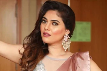 பிக்பாஸ் புகழ் நடிகை ஷெரினா இது, என்ன ஹேர் ஸ்டைல இது....