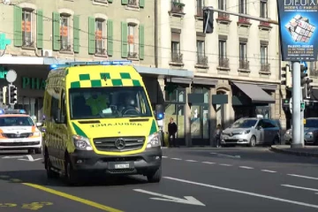 ஆறு மாடிக் கட்டிடத்தில் ஜன்னல் துடைக்கும் பணியில் ஈடுபட்டிருந்தவருக்கு நேர்ந்த பரிதாபம்