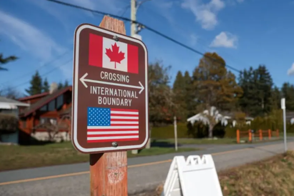 அமெரிக்காவுக்கு செல்லும் கனேடியர்களுக்கு குழப்பத்தை உருவாக்கியுள்ள விதிகள் | Canadians Face Confusion Us Border Crossing Rule அமெரிக்காவுக்கு செல்லும் கனேடியர்களுக்கு குழப்பத்தை உருவாக்கியுள்ள விதிகள் | Canadians Face Confusion Us Border Crossing Rule